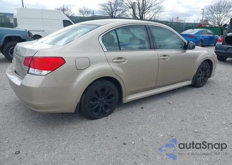 2010 Subaru Legacy 2.5I z USA, uszkodzony, nr VIN 4S3BMBA68A3220241